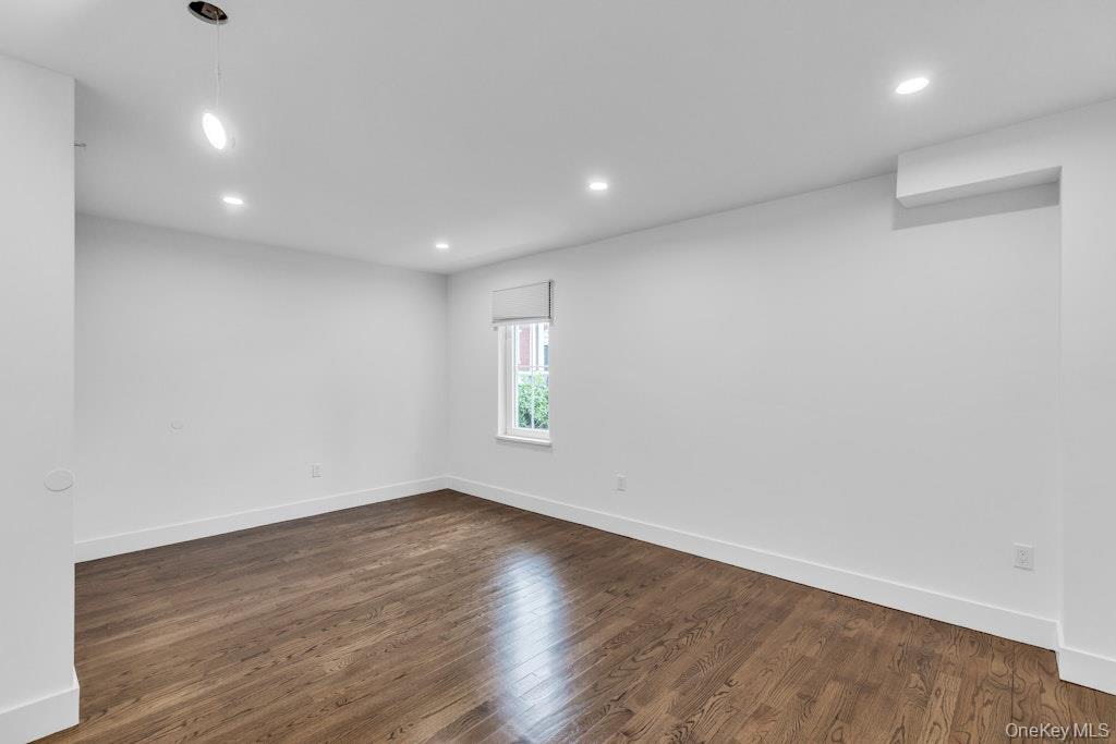 1431 Old Northern Boulevard, Unit 4 photo 11