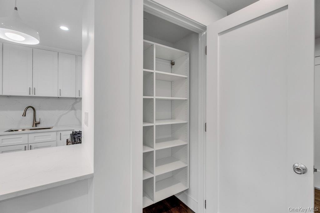 1431 Old Northern Boulevard, Unit 4 photo 13