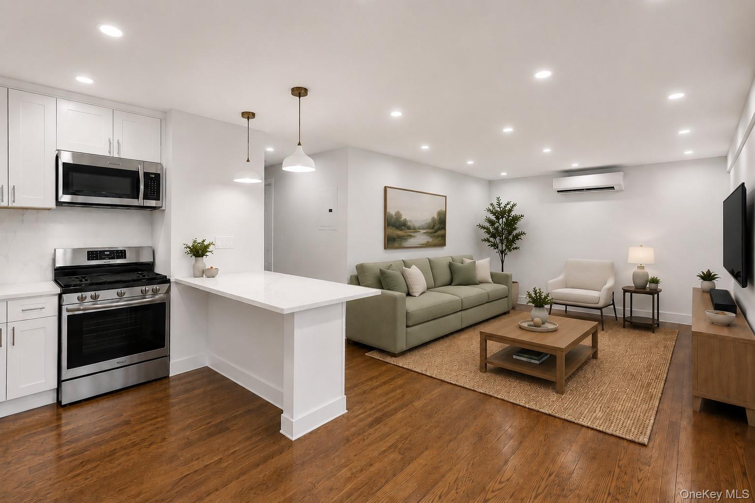 1431 Old Northern Boulevard, Unit 4 photo 2