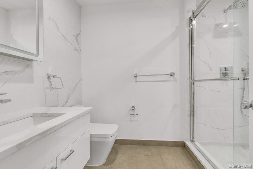 1431 Old Northern Boulevard, Unit 4 photo 15