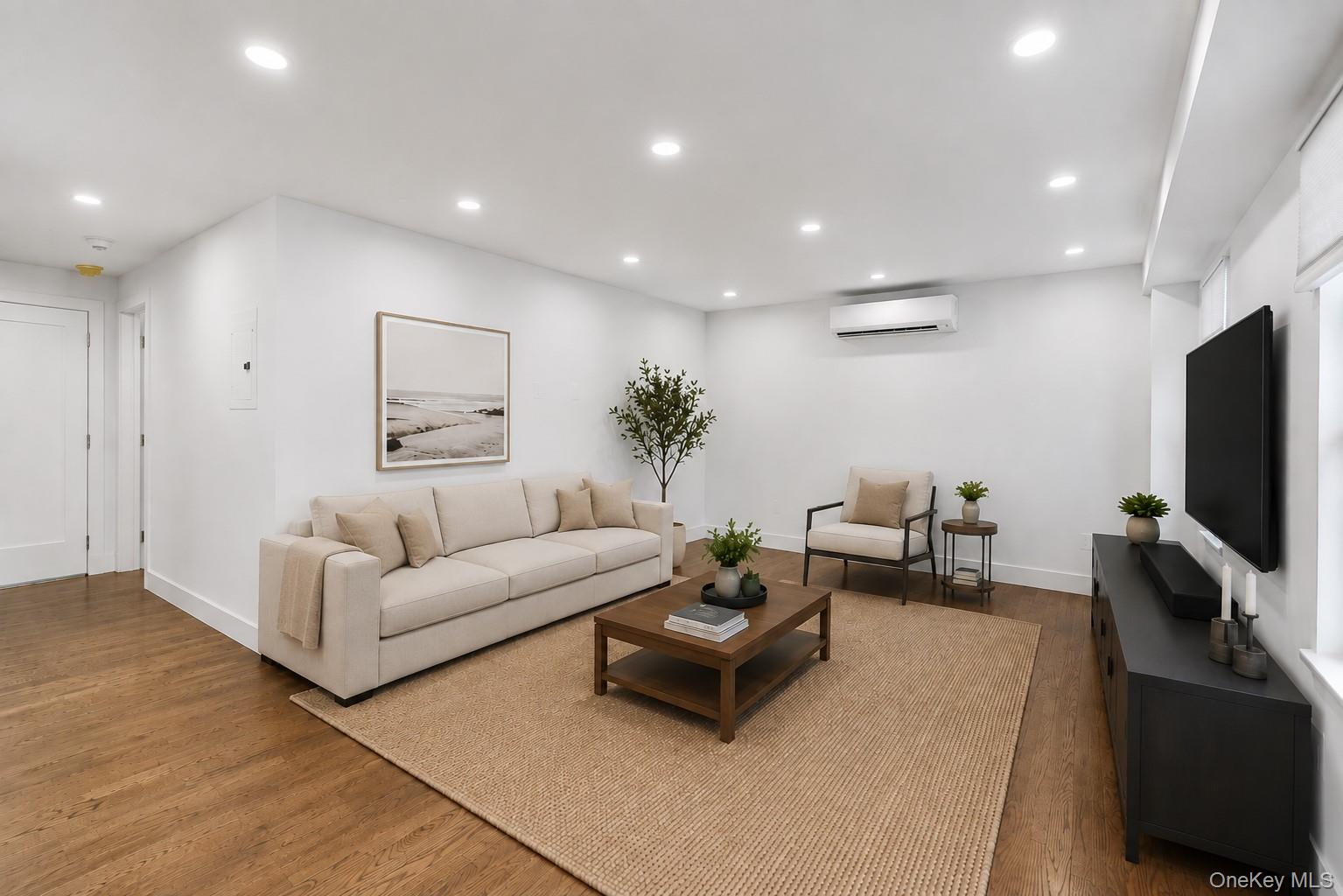 1431 Old Northern Boulevard, Unit 4 photo 3
