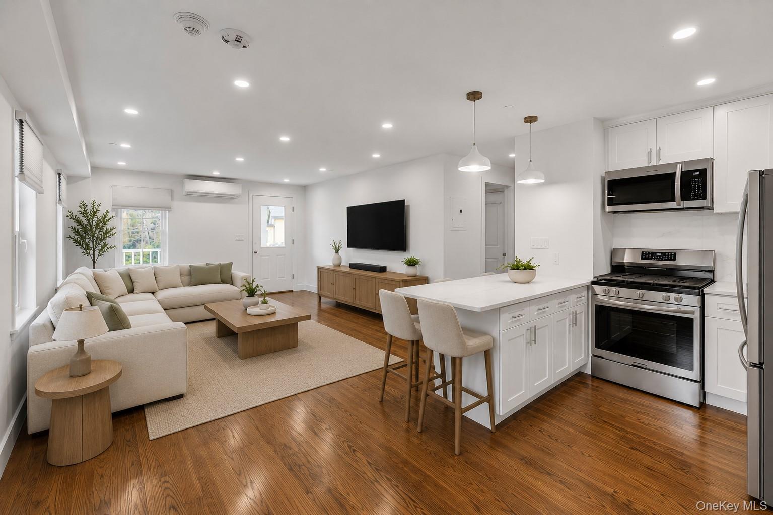 1431 Old Northern Boulevard, Unit 3 photo 6