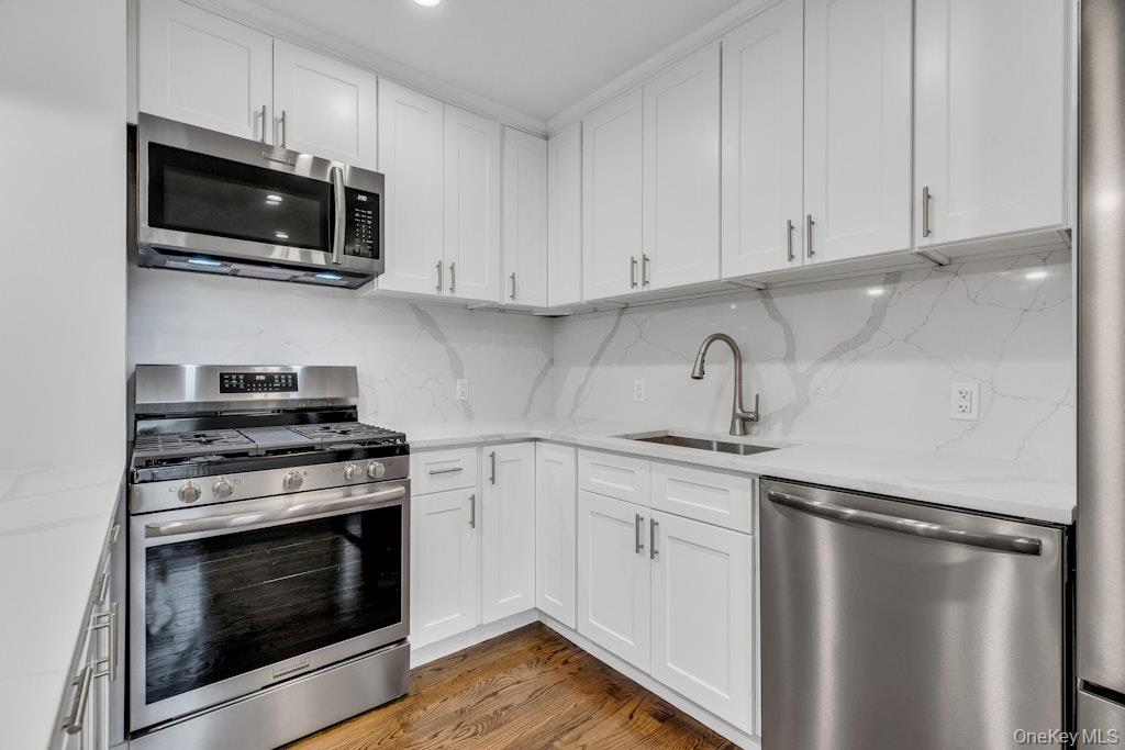 1431 Old Northern Boulevard, Unit 3 photo 11