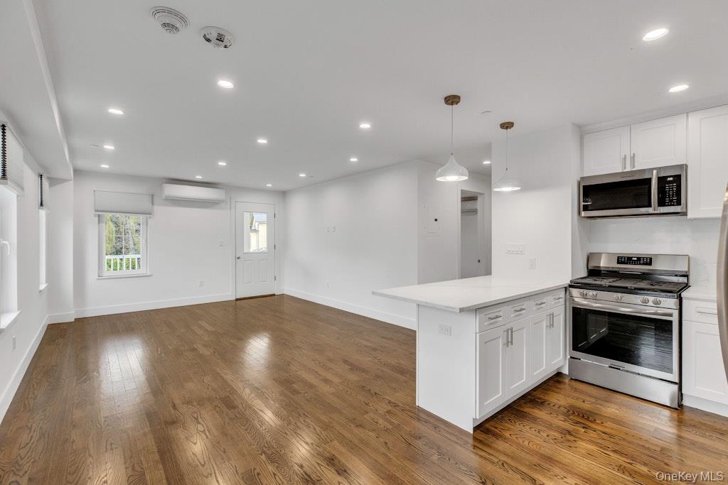 1431 Old Northern Boulevard, Unit 3 photo 7