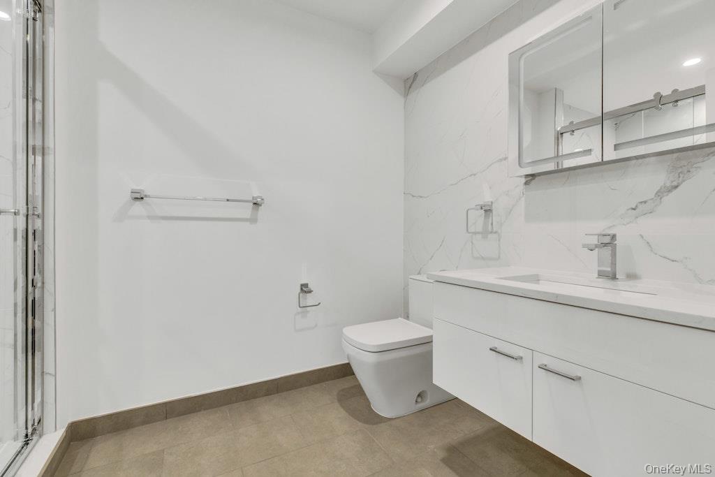 1431 Old Northern Boulevard, Unit 3 photo 15