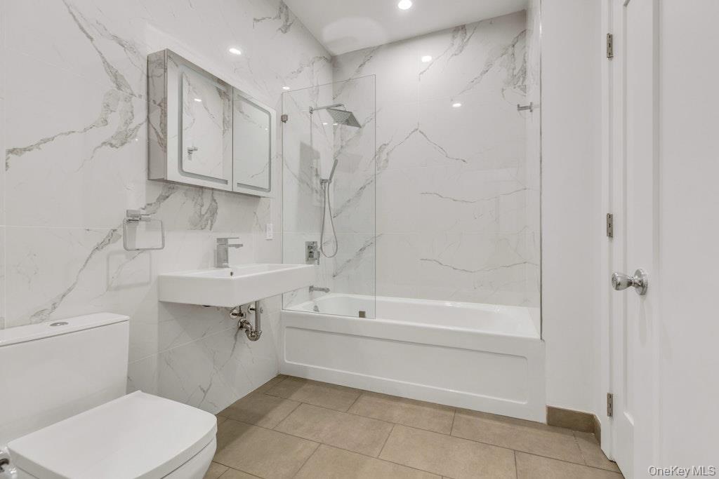 1431 Old Northern Boulevard, Unit 2 photo 13