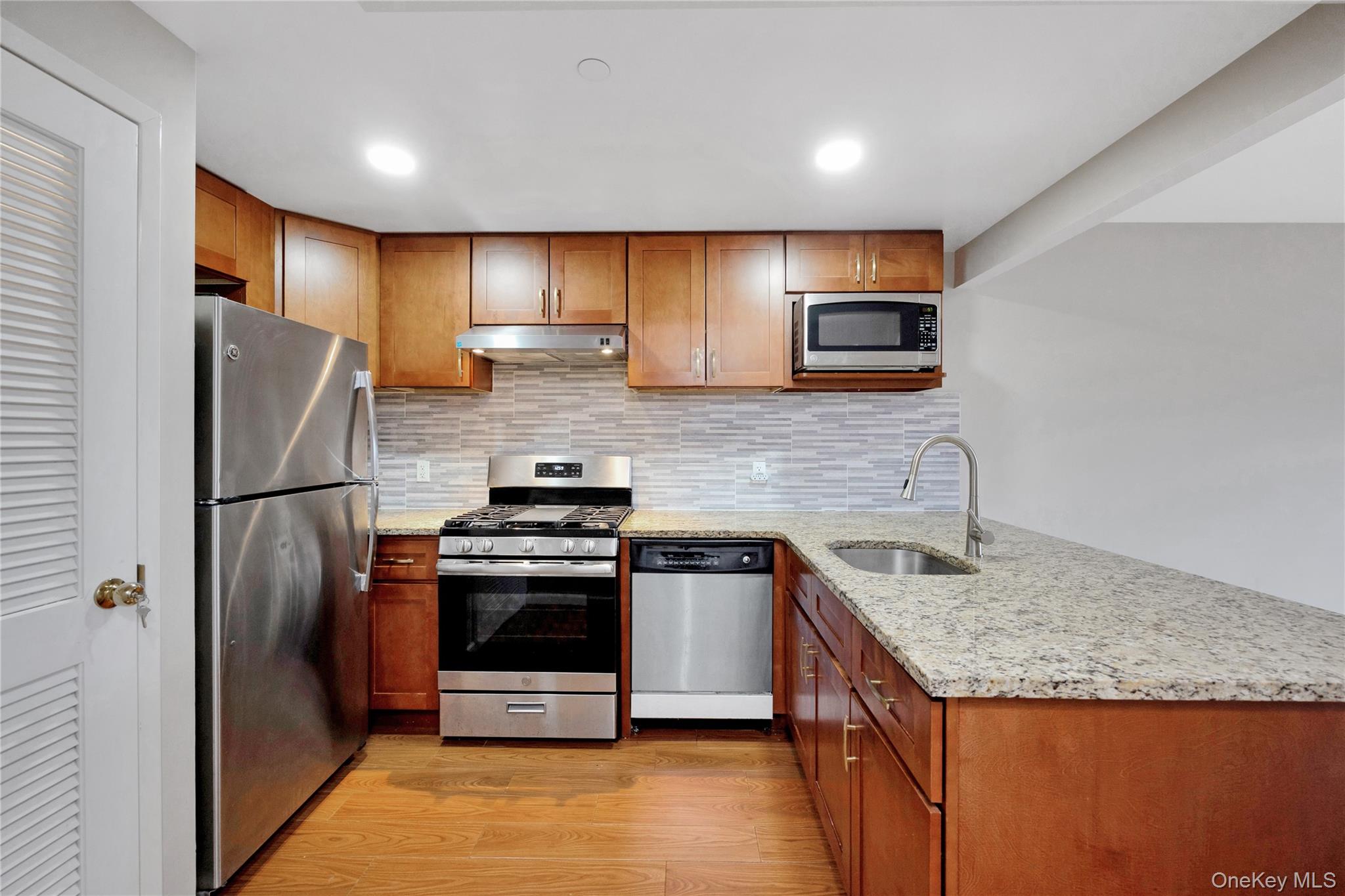 172-18 Jamaica Avenue, Unit 3D photo 9