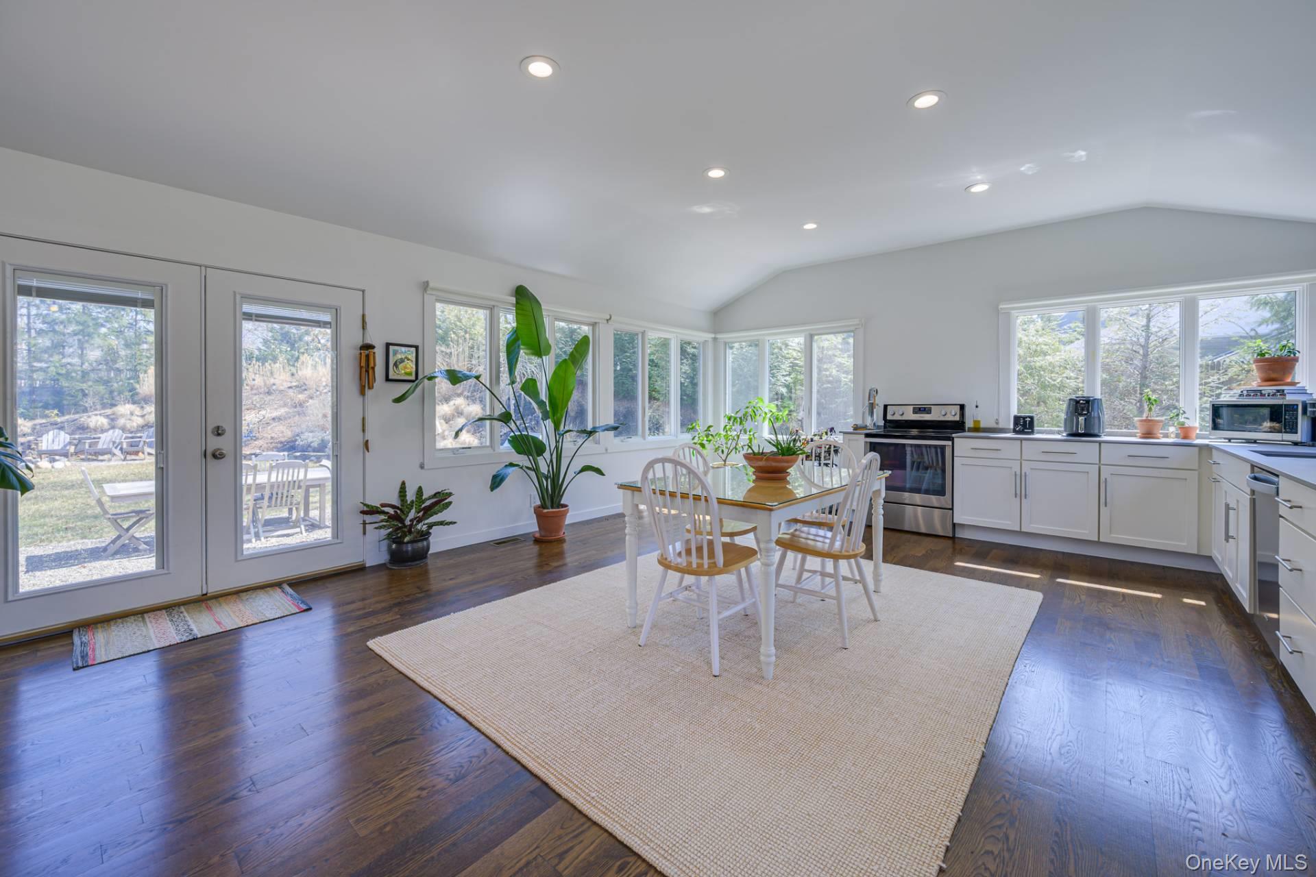 20 Columbine Avenue N – For Rent photo 7