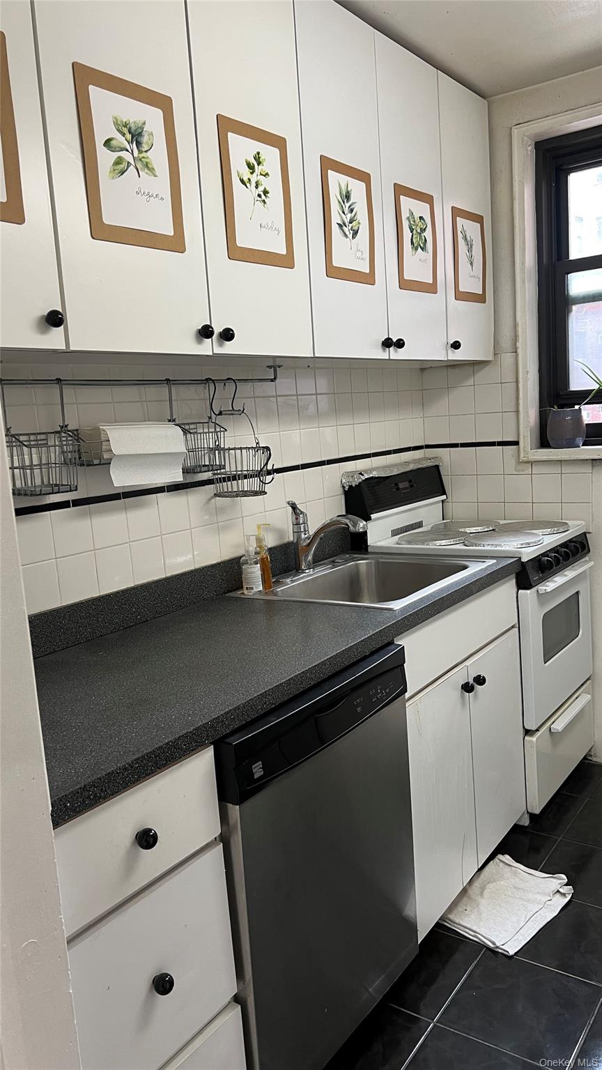 84-01 Main Street, Unit 207
