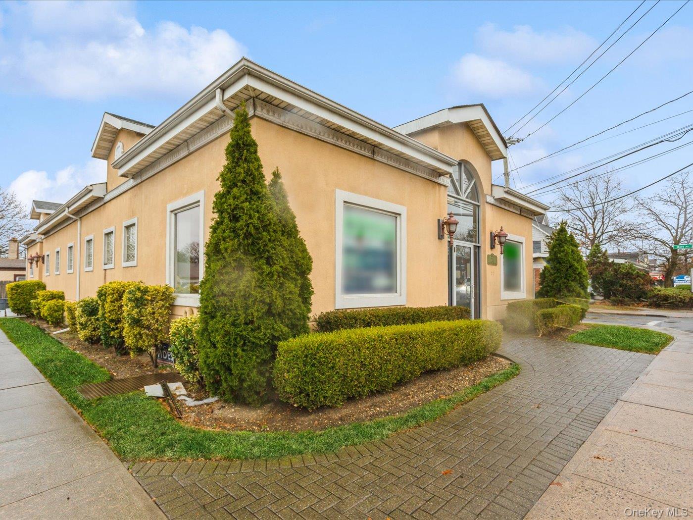 270 Doughty Boulevard – For Sale photo 3