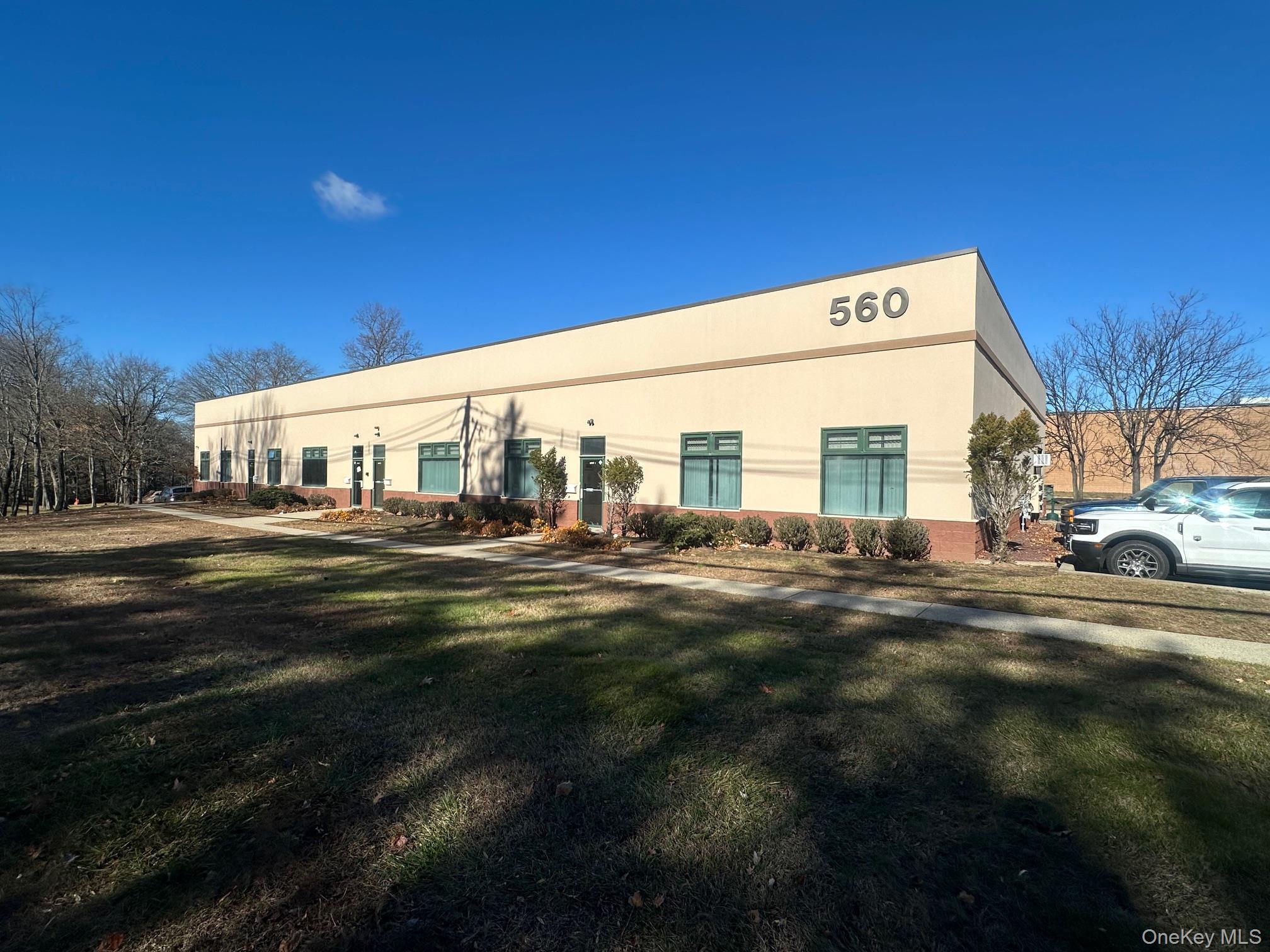 560 Bradley Hill Road W – For Sale