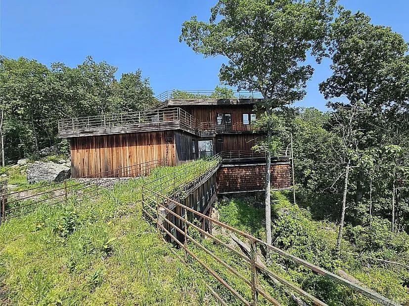 60 Woods Road – For Sale