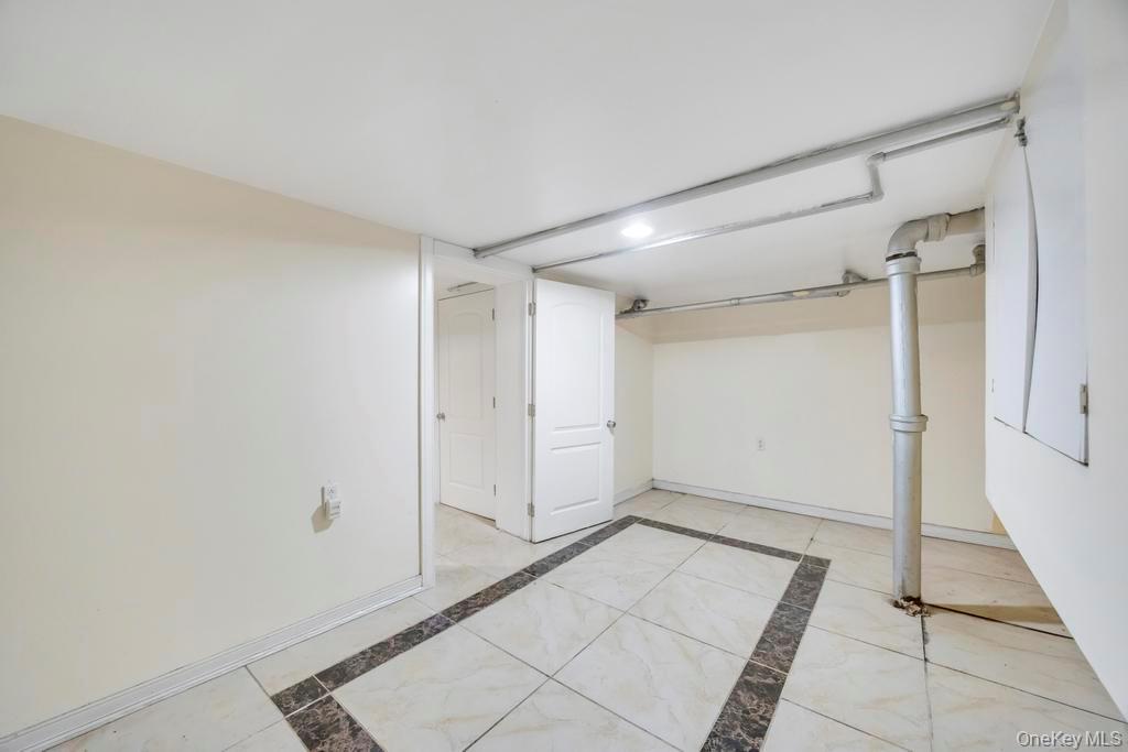 95-26 86th St – For Sale photo 28