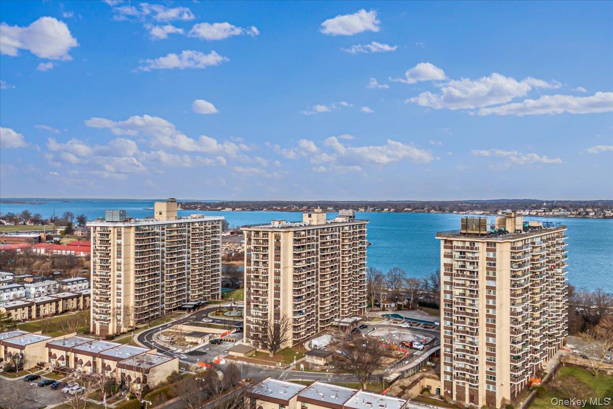 17-85 215 Street, Unit 5L photo 34