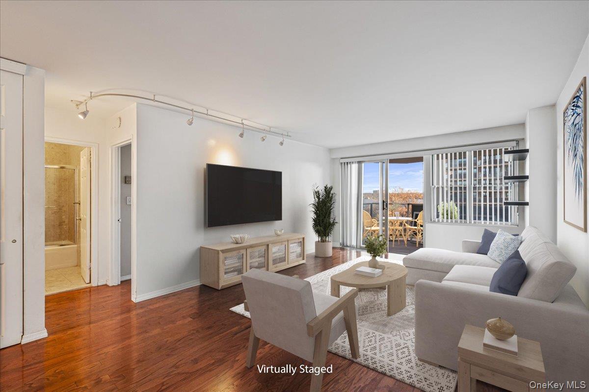 17-85 215 Street, Unit 5L photo 3