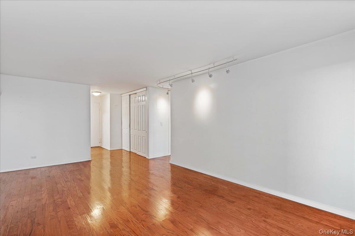 17-85 215 Street, Unit 5L photo 6