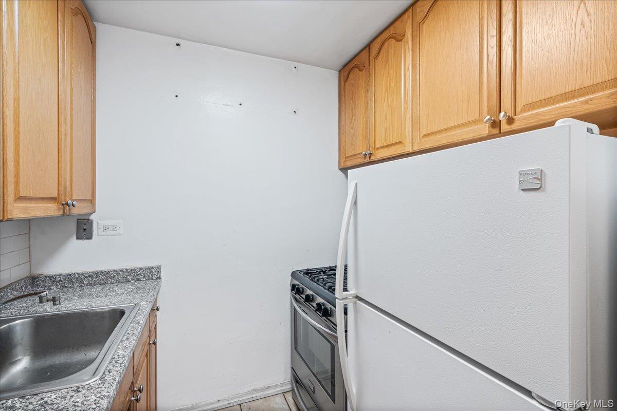 17-85 215 Street, Unit 5L photo 13