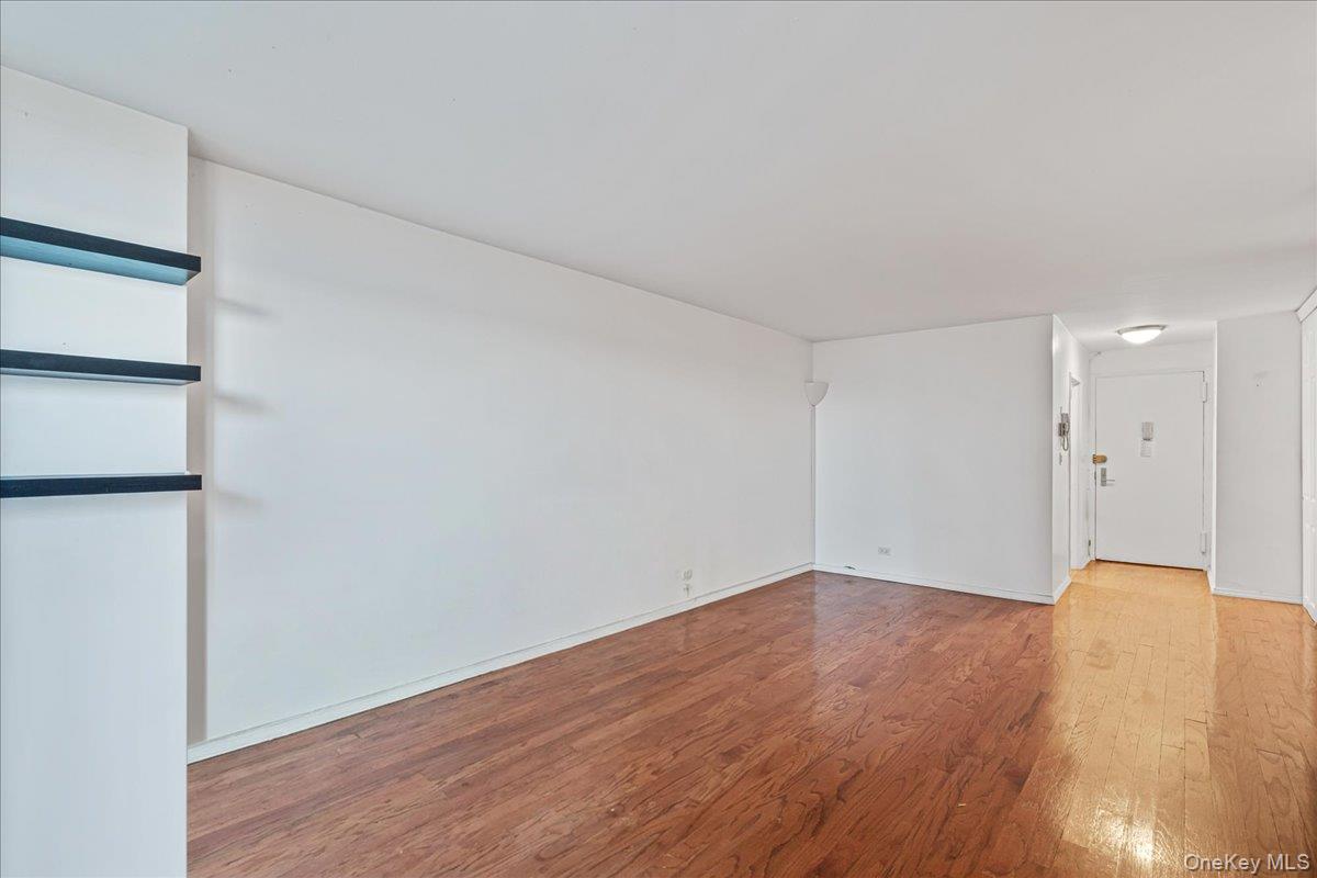 17-85 215 Street, Unit 5L photo 7