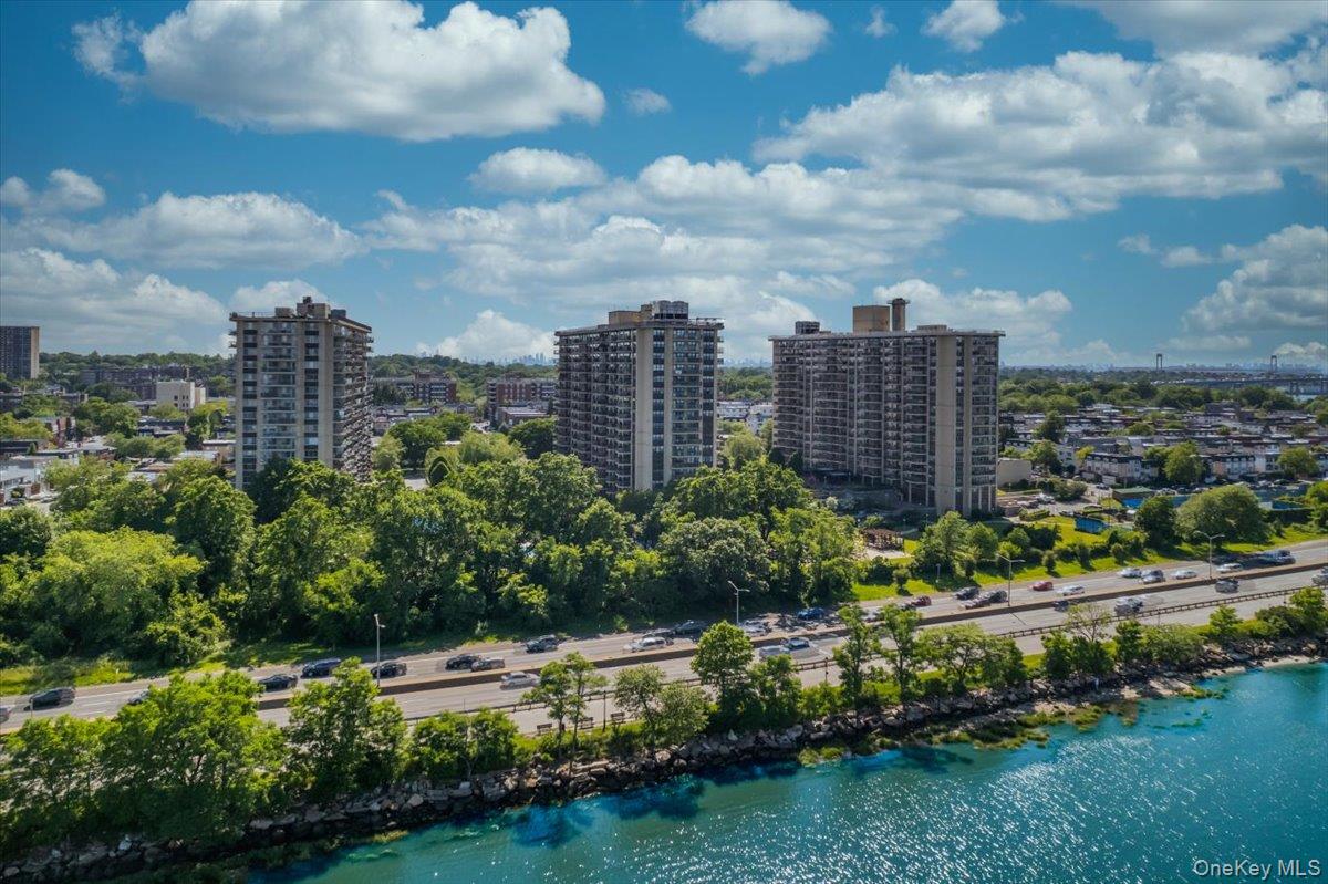 17-85 215 Street, Unit 5L photo 32