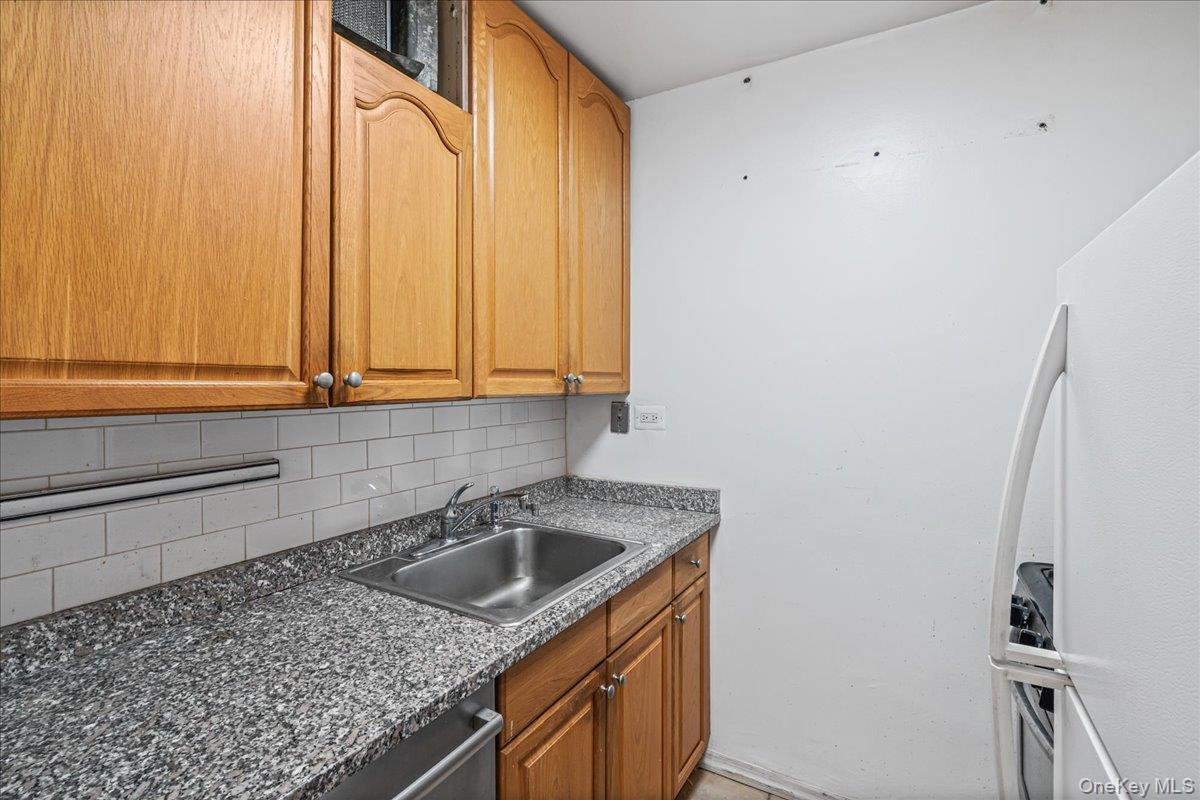17-85 215 Street, Unit 5L photo 14