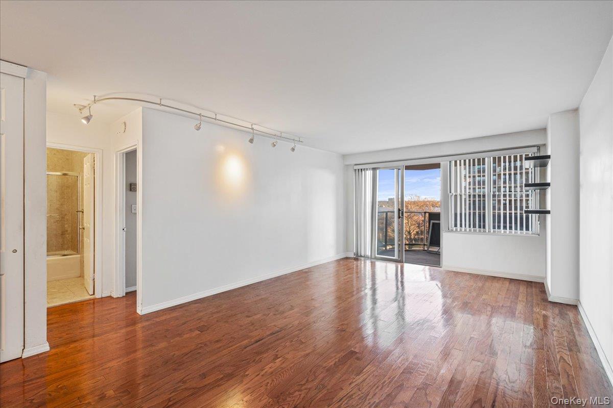 17-85 215 Street, Unit 5L photo 5
