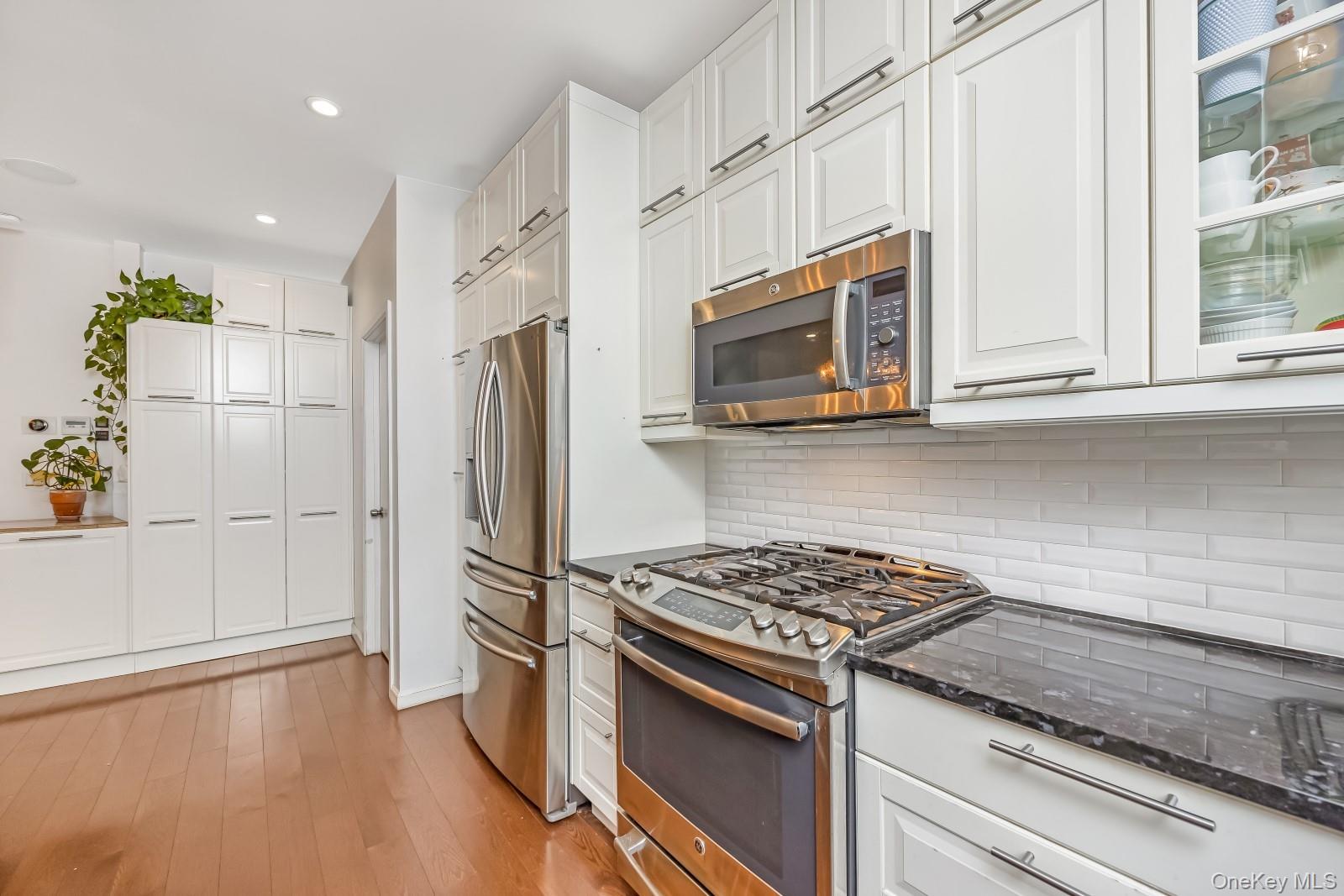 64-68 83 Place – For Sale photo 14