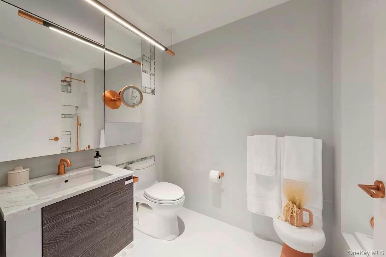131-03 40th Road, Unit 18E photo 5