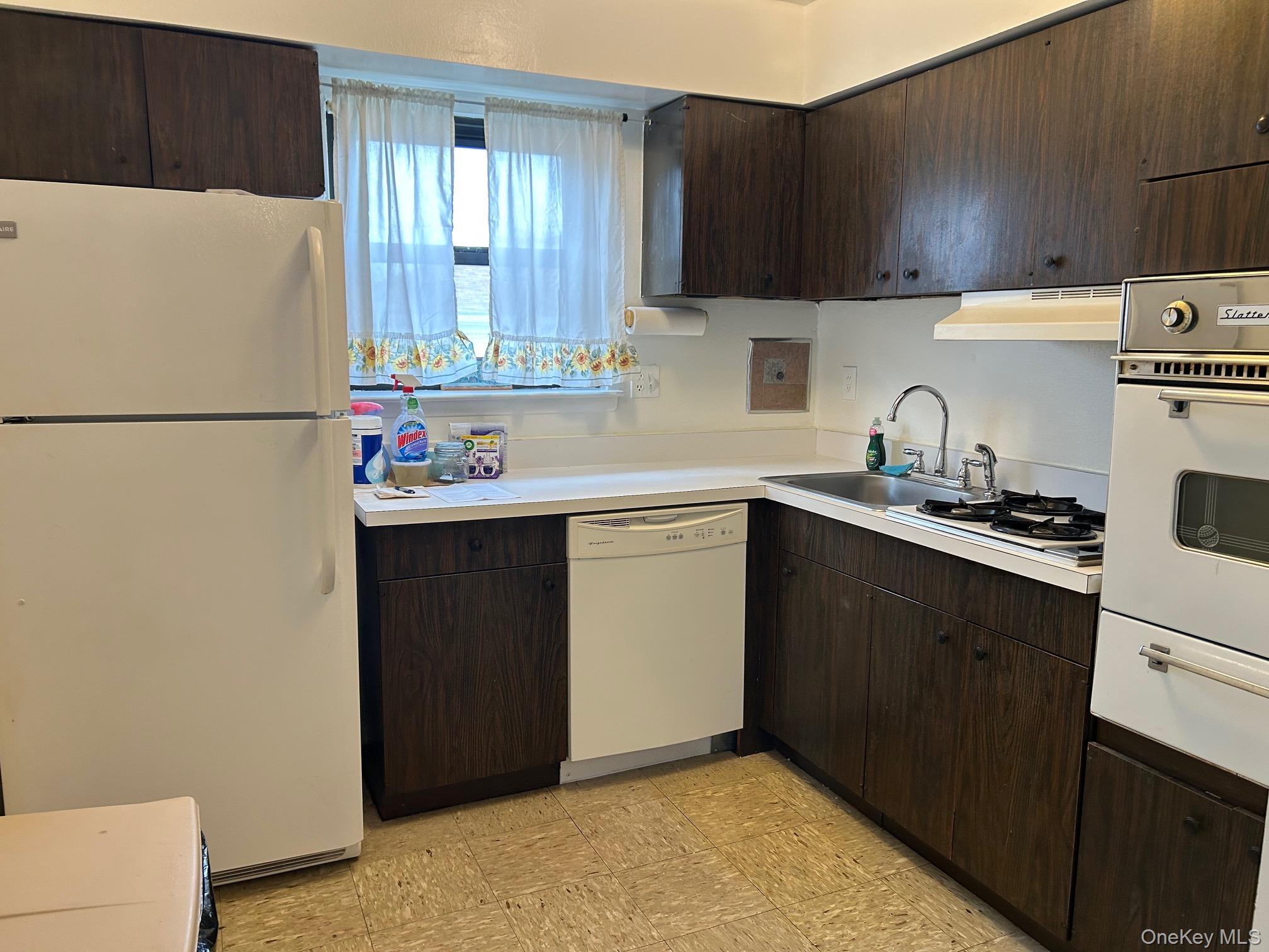 122 Sneden Place, Unit 122 photo 10
