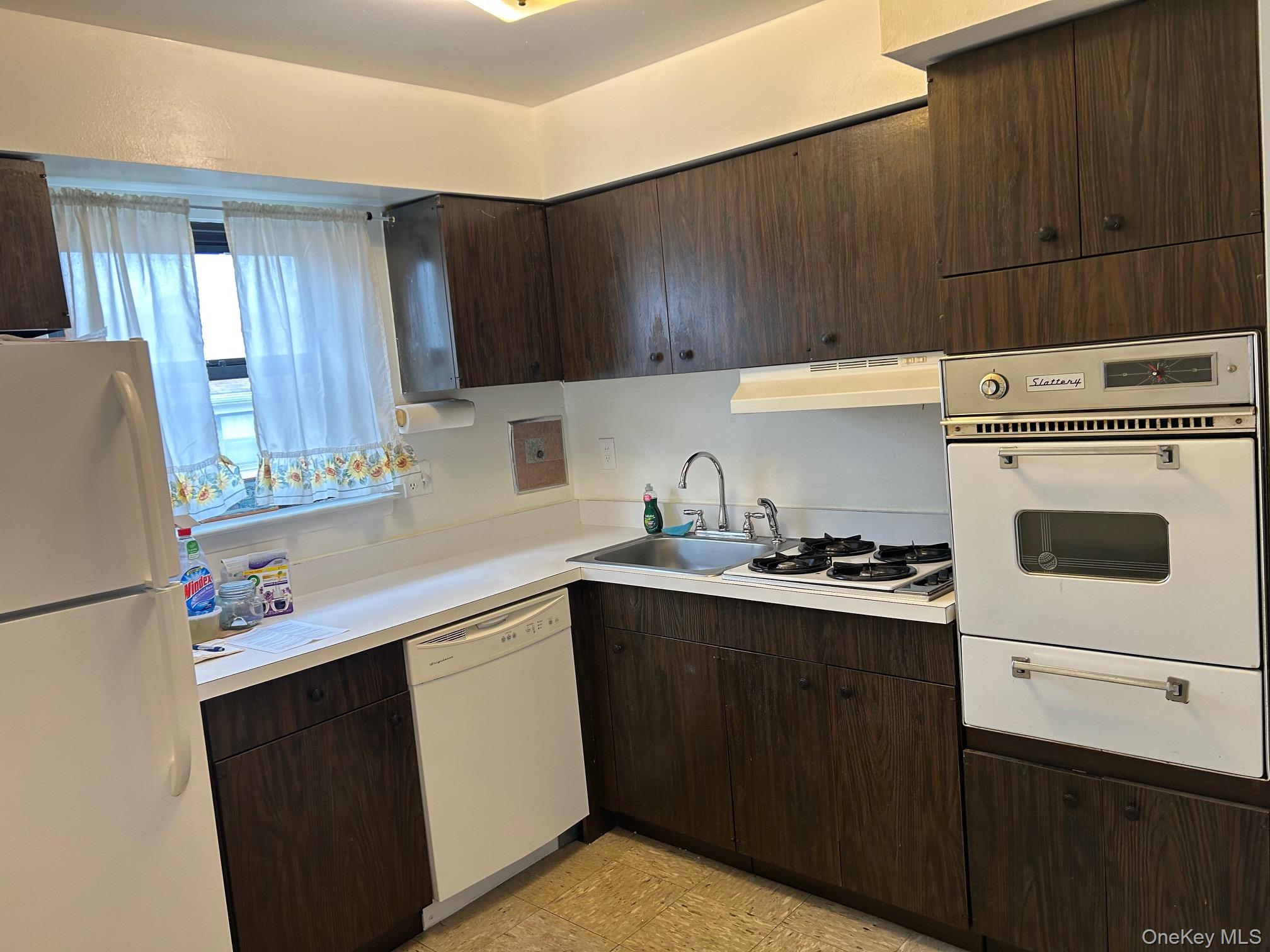 122 Sneden Place, Unit 122 photo 8
