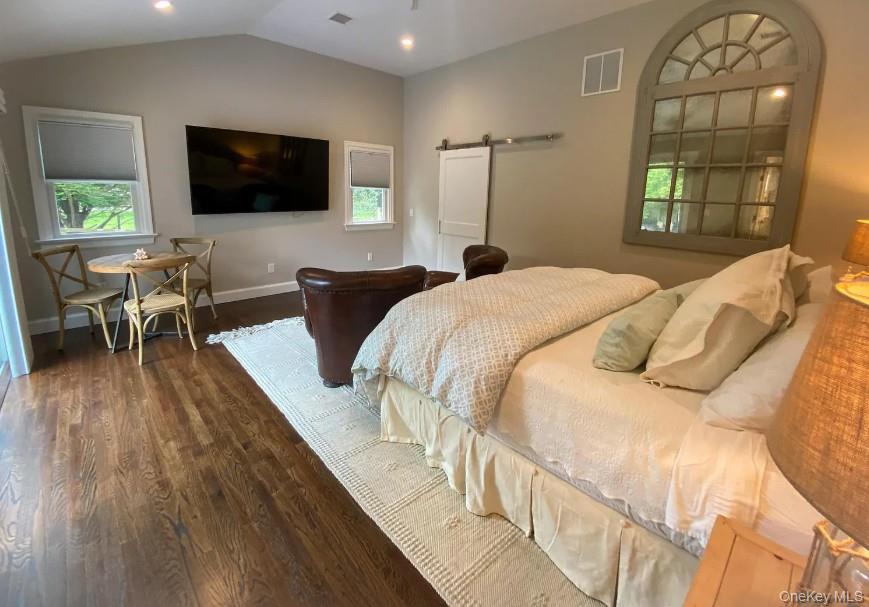 32 White Oak Lane – For Rent