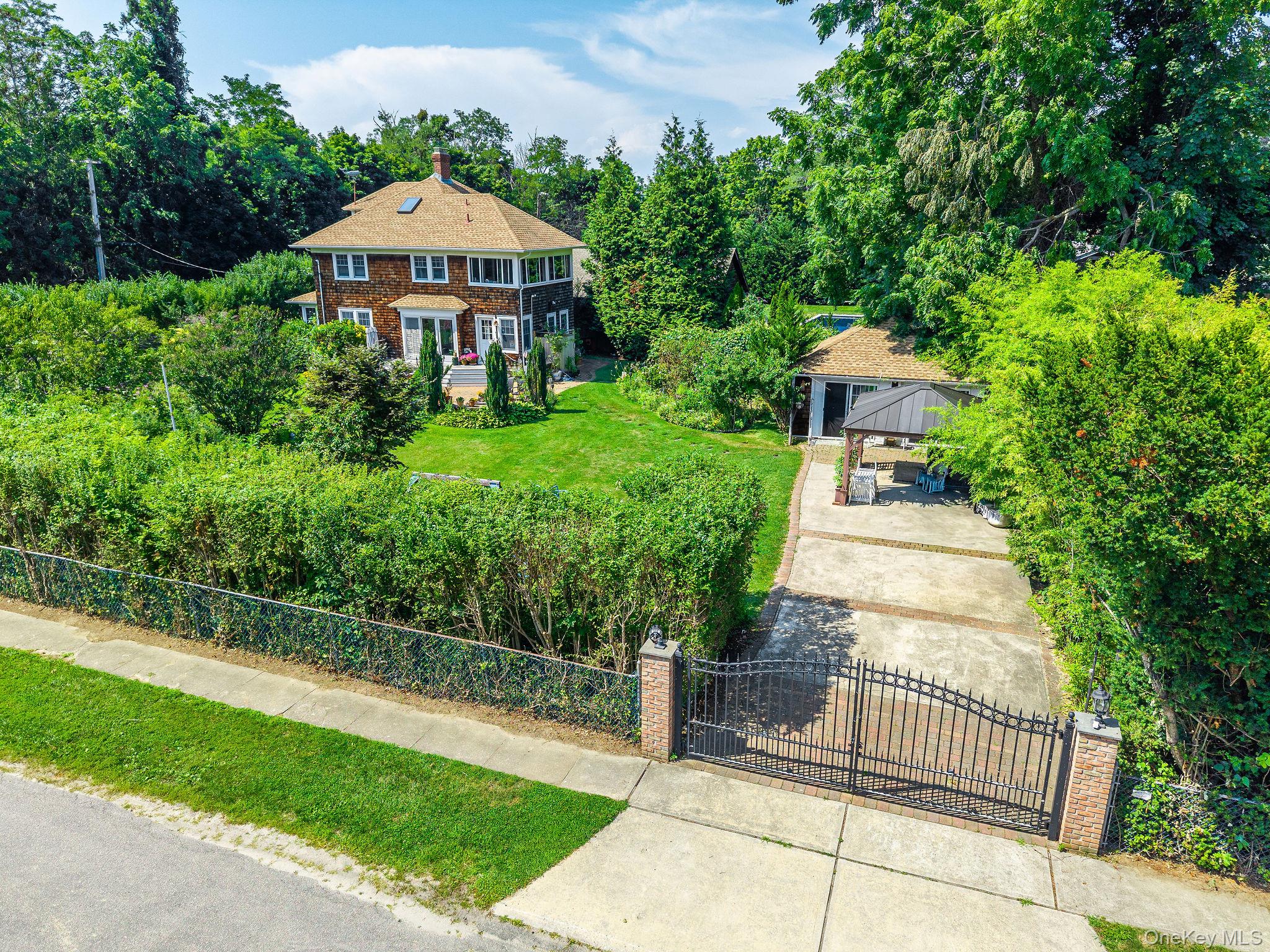 1025 9th Street – For Sale