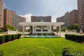 61-15 98th Street, Unit 8K photo 2