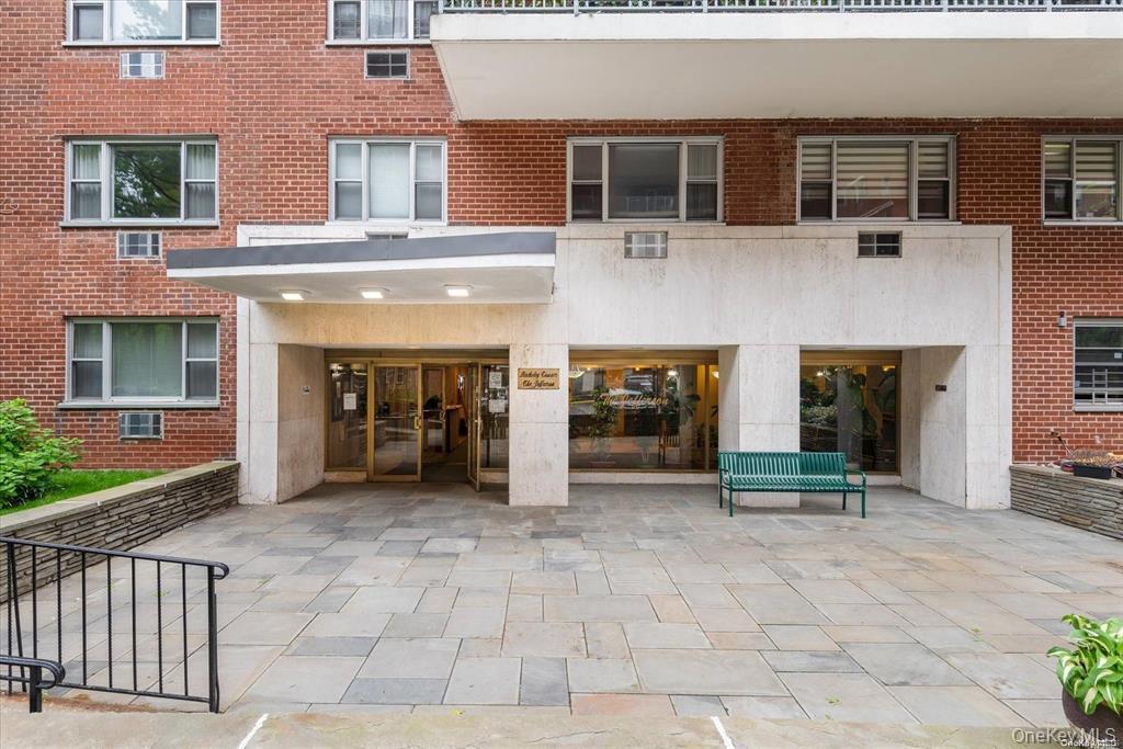 52-40 39 Avenue, Unit 4U photo 2