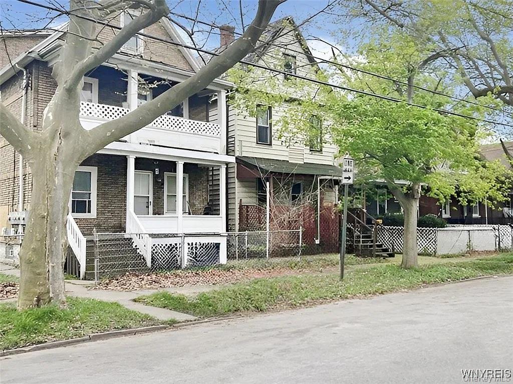 2235 Cudaback Avenue – For Sale photo 3