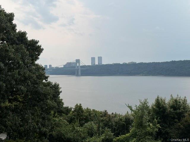 225 Bennett Avenue, Unit 2R photo 24