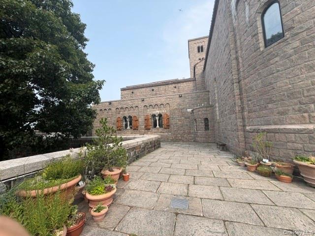 225 Bennett Avenue, Unit 2R photo 26