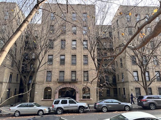 225 Bennett Avenue, Unit 2R photo 3