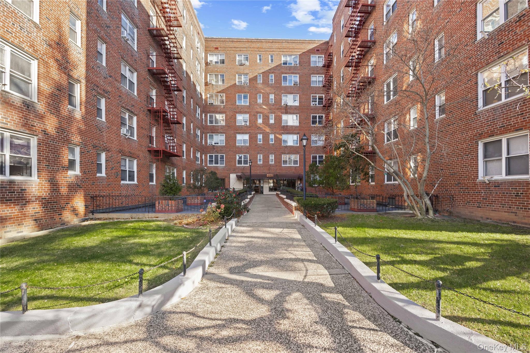 480 Riverdale Ave, Unit 2U photo 5
