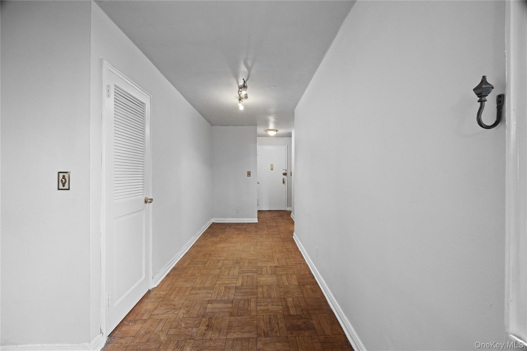 480 Riverdale Ave, Unit 2U photo 9
