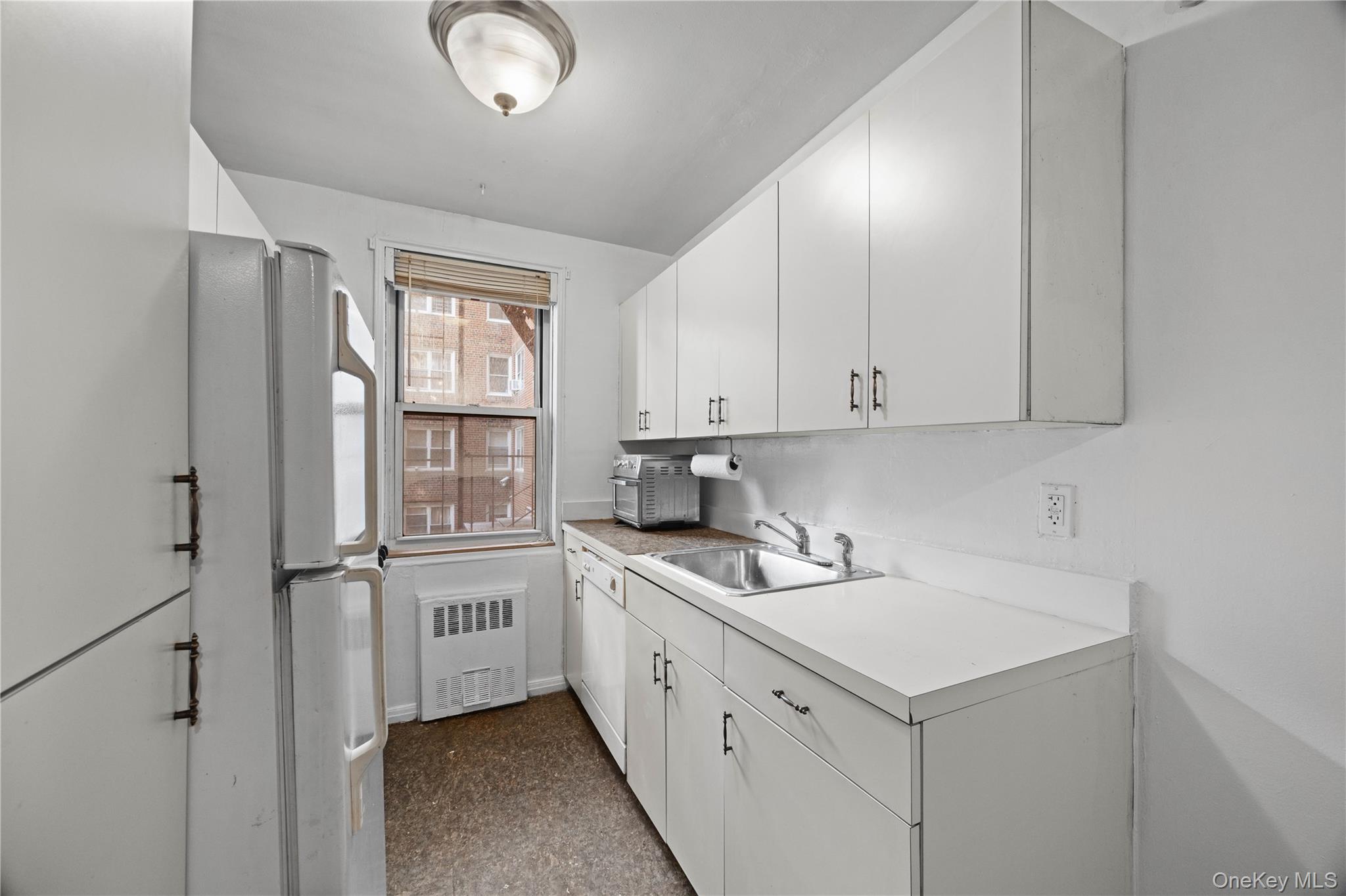 480 Riverdale Ave, Unit 2U photo 17