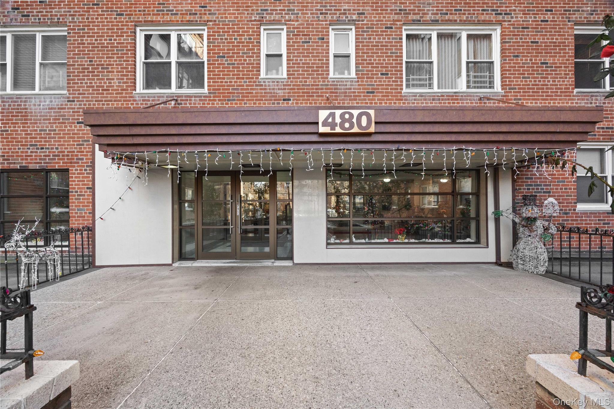 480 Riverdale Ave, Unit 2U photo 7