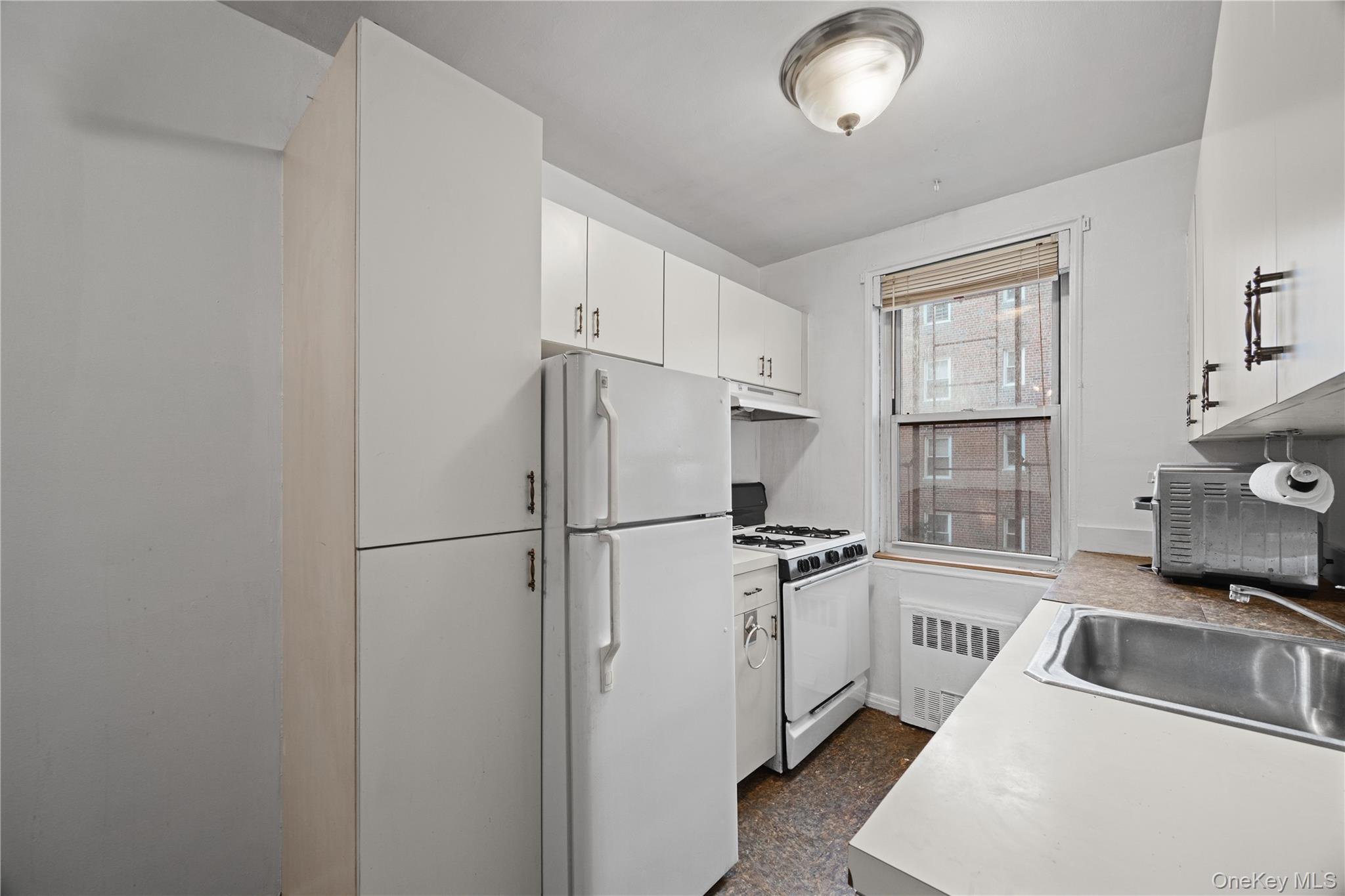 480 Riverdale Ave, Unit 2U photo 16