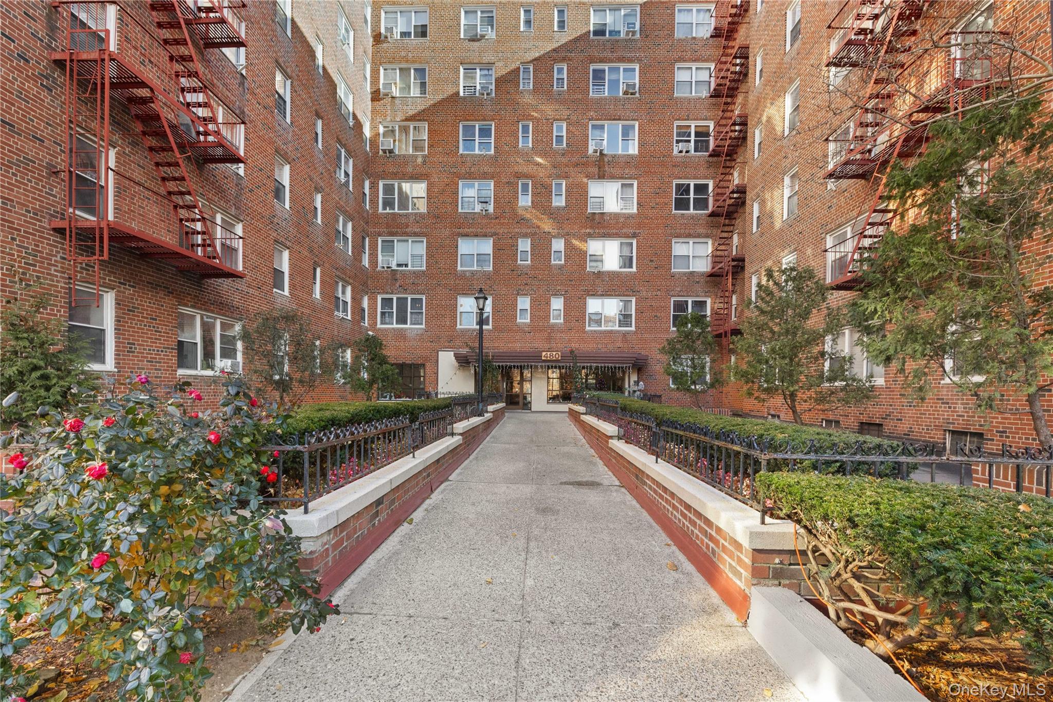 480 Riverdale Ave, Unit 2U photo 6