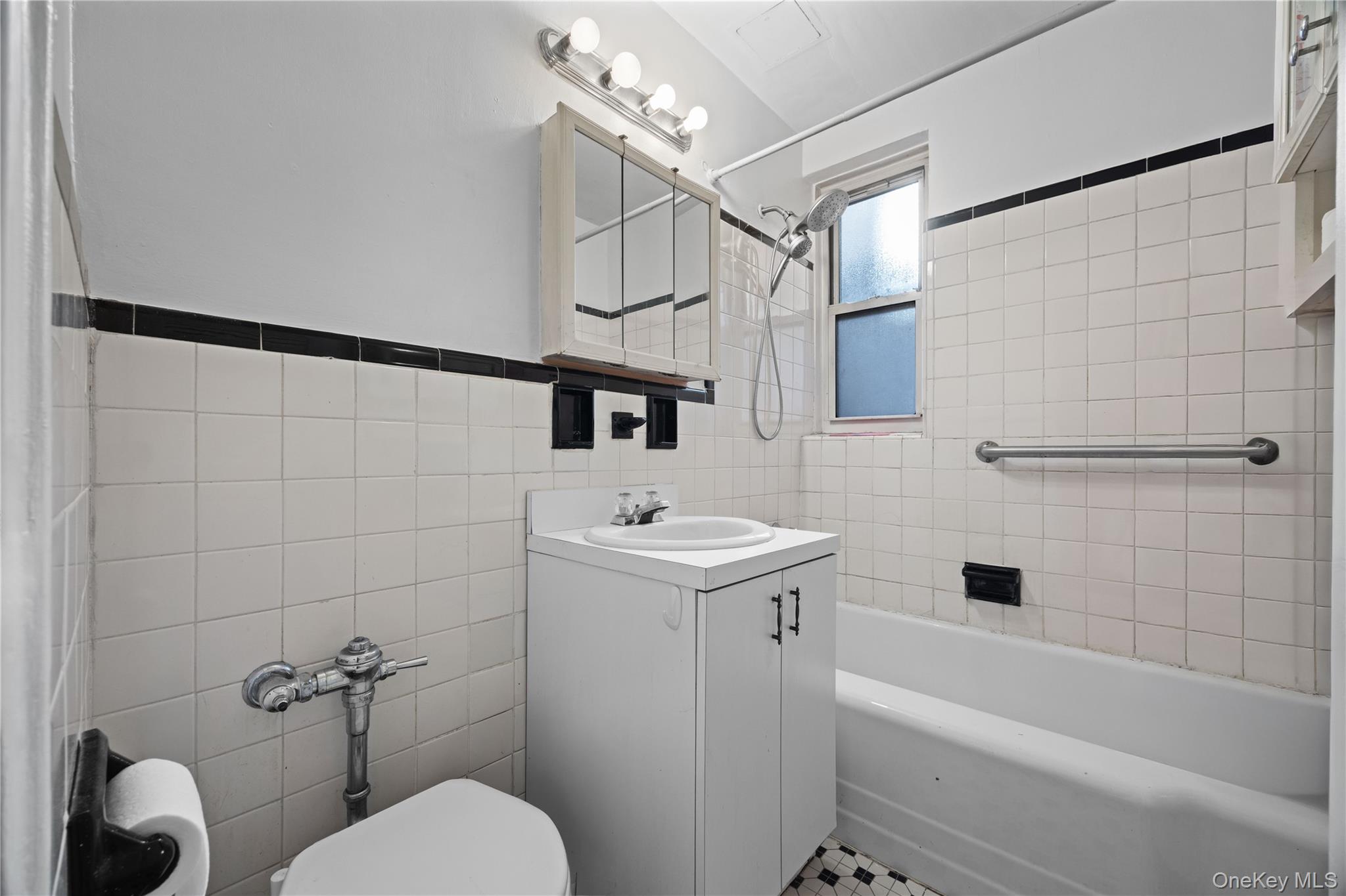 480 Riverdale Ave, Unit 2U photo 18