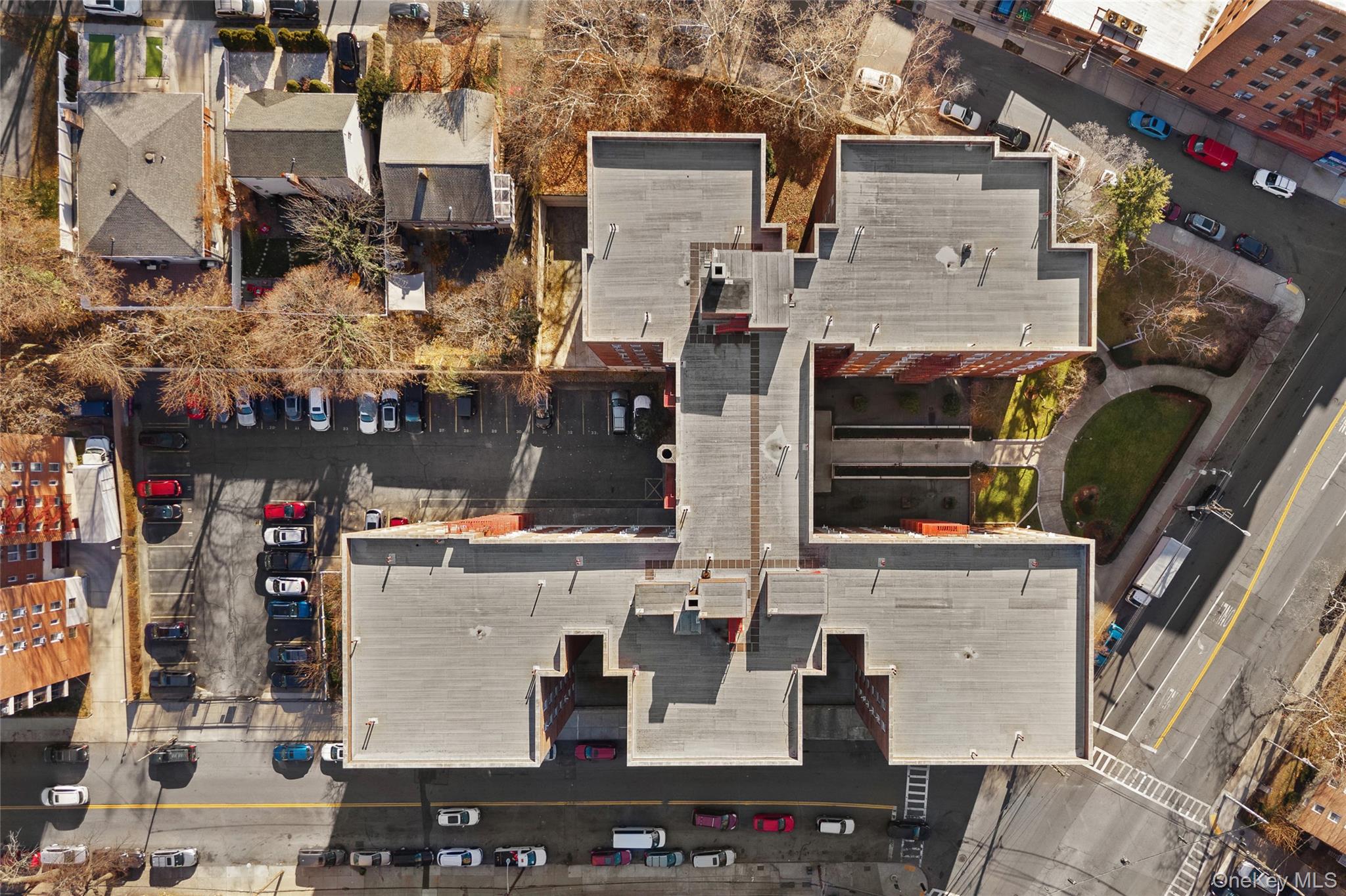 480 Riverdale Ave, Unit 2U photo 4