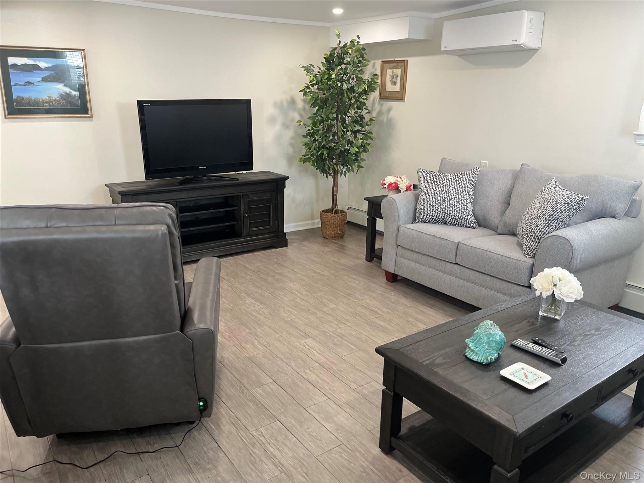 321 W Walnut Street, Unit 2
