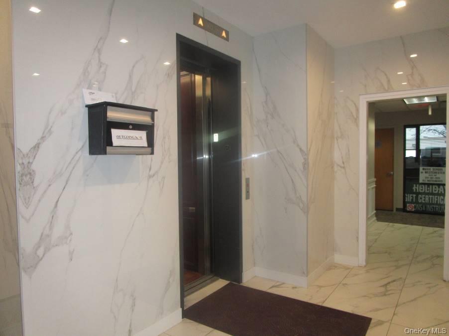 875 Mamaroneck Avenue E, Unit 305 photo 3