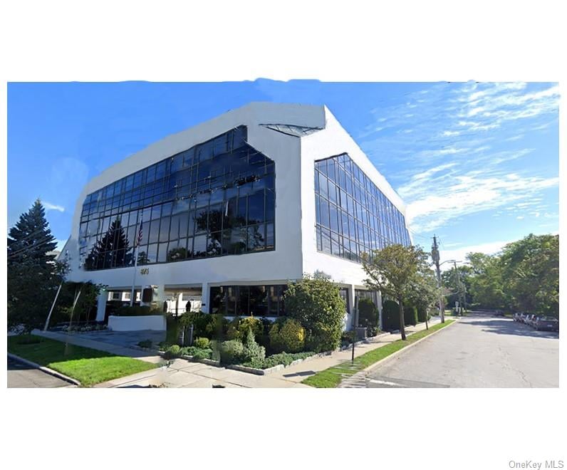 875 Mamaroneck Avenue E, Unit 305