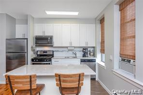 25 W Broadway, Unit 204 photo 10