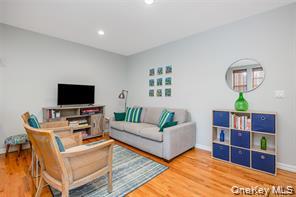 25 W Broadway, Unit 204 photo 4
